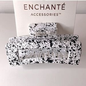 4/$20 Enchanté Accessories Hair Clamp